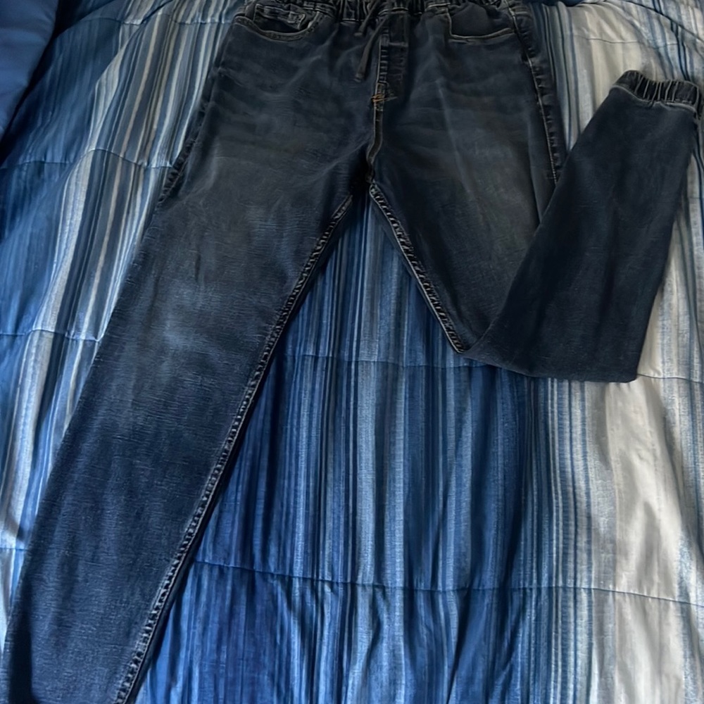 Hollister skinny denim(i think)jogger, very comfortable and great for runs! :)